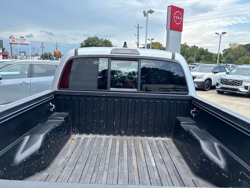 Used 2022 Toyota Tacoma SR w/ SR Convenience Package RWD image 8