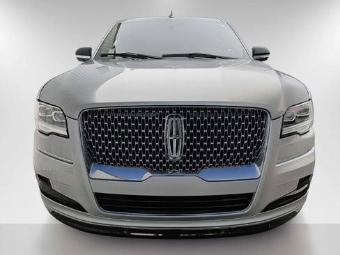 Used 2023 Lincoln Navigator 2WD image 2