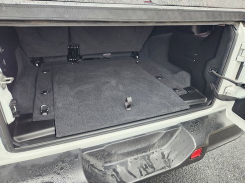 Used 2024 Jeep Wrangler Sahara image 6