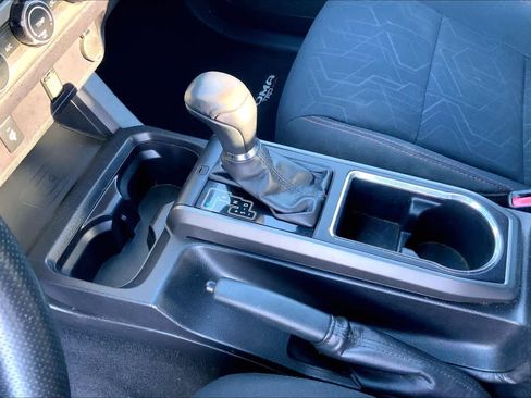 Used 2017 Toyota Tacoma TRD Sport image 17