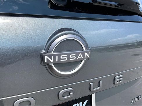 Used 2025 Nissan Rogue SV AWD/4WD image 30