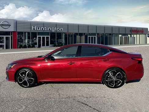 Certified 2023 Nissan Altima 2.5 SR w/ SR Premium Package image 9