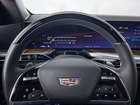 Certified 2025 Cadillac Escalade ESV Sport Platinum image 3