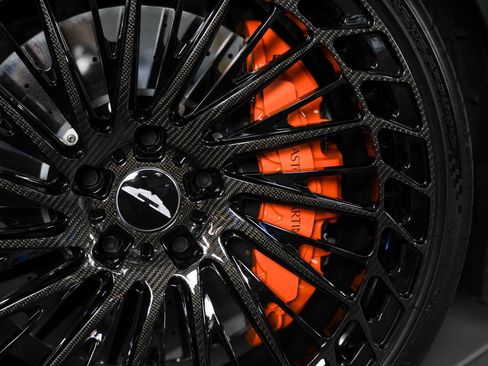 Used 2022 Aston Martin DBS Superleggera Volante RWD image 18