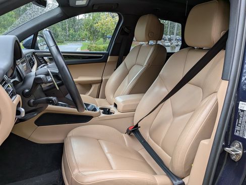 Certified 2023 Porsche Macan AWD/4WD image 5