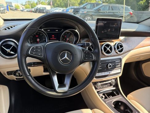 Used 2019 Mercedes-Benz GLA 250 4MATIC image 16