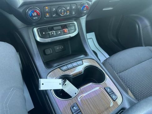 Used 2021 GMC Acadia SLE w/ Driver Convenience Package FWD image 41