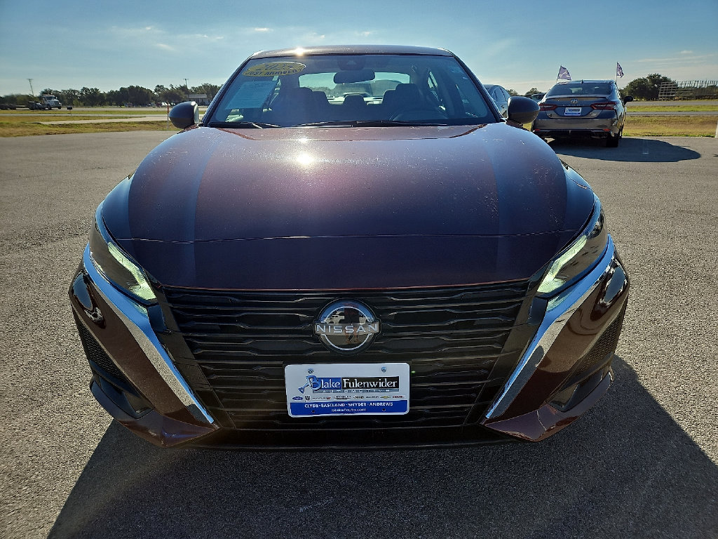 Used 2025 Nissan Altima 2.5 SV FWD image 12
