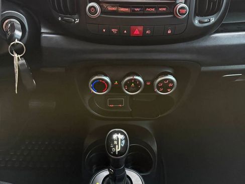 Used 2017 FIAT 500L Trekking w/ Urbana Appearance Package image 18