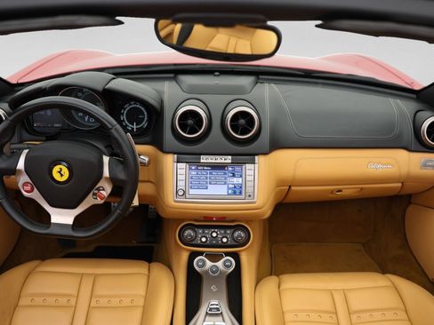 Used 2010 Ferrari California RWD image 5