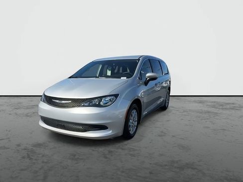 Used 2023 Chrysler Voyager LX FWD image 4