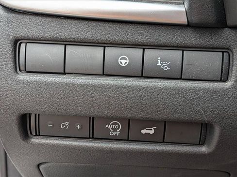 Used 2024 Nissan Rogue Platinum w/ Platinum Premium Package FWD image 17