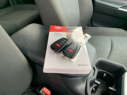 Used 2022 Toyota RAV4 XLE image 33