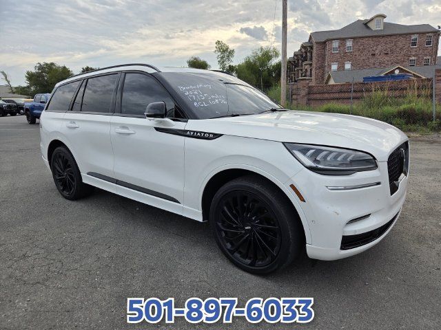 Used 2024 Lincoln Aviator Reserve w/ Jet Package AWD/4WD image 2