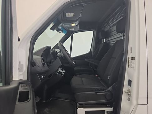 Used 2021 Mercedes-Benz Sprinter 2500 image 17
