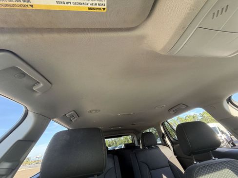 Used 2021 GMC Acadia SLE w/ Driver Convenience Package FWD image 22