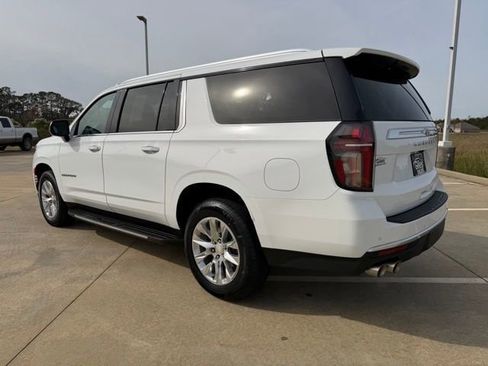 Used 2023 Chevrolet Suburban Premier image 3