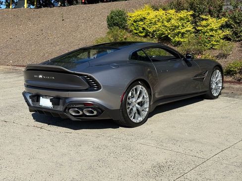 Used 2025 Aston Martin Vanquish image 16