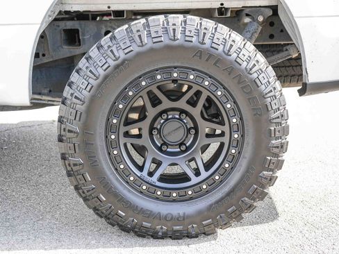 Used 2017 Ford F150 XLT image 10