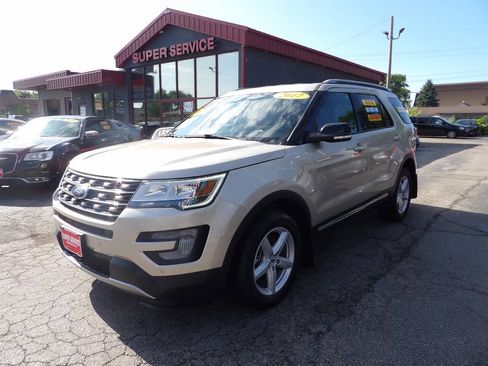 Used 2017 Ford Explorer XLT w/ Equipment Group 202A AWD/4WD image 1
