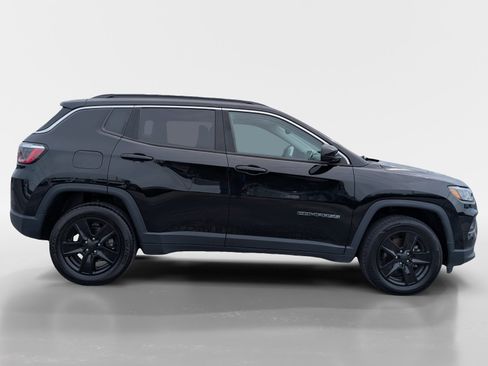 Used 2022 Jeep Compass Latitude AWD/4WD image 3