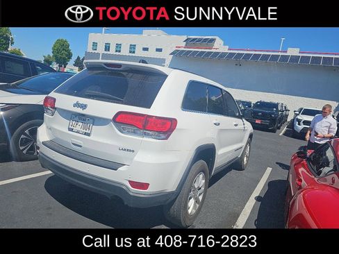 Used 2022 Jeep Grand Cherokee Laredo E w/ Security & Convenience Group AWD/4WD image 2