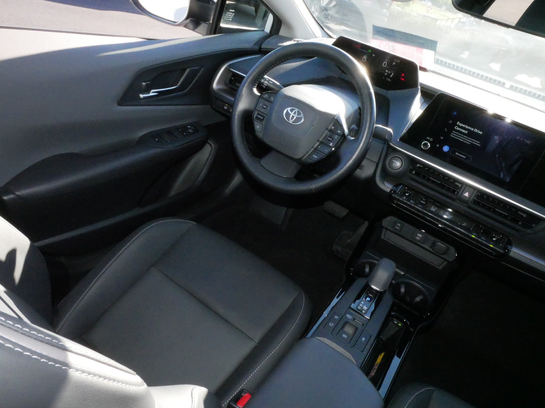 Used 2024 Toyota Prius XLE AWD/4WD image 9