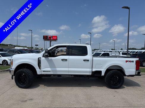 Used 2025 Ford F250 XLT w/ FX4 Off-Road Package image 3
