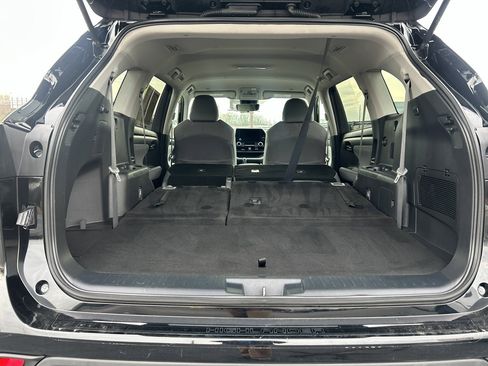 Used 2023 Toyota Highlander L image 19