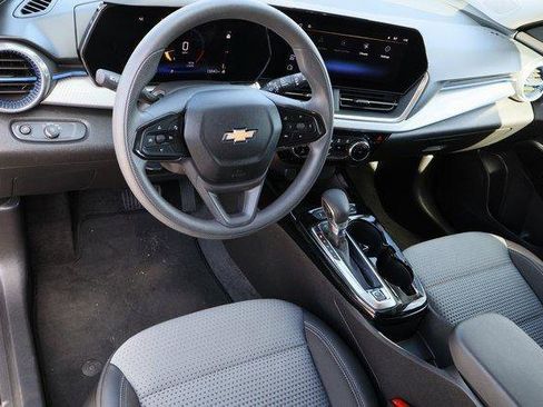 Certified 2025 Chevrolet Trax LT image 9