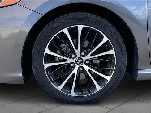 Used 2019 Toyota Camry SE image 10
