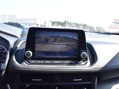 Used 2025 Nissan Rogue SV image 19