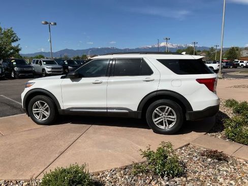 Used 2021 Ford Explorer XLT w/ Equipment Group 202A AWD/4WD image 2
