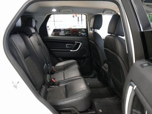 Used 2018 Land Rover Discovery Sport SE image 12