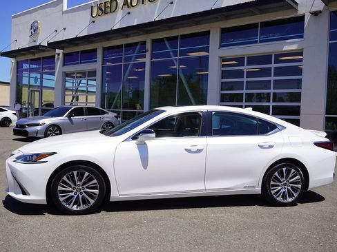 Used 2019 Lexus ES 300h w/ Premium Package FWD image 3