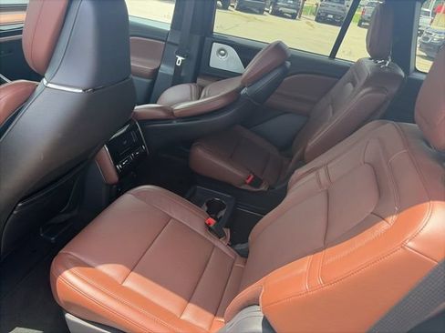 Used 2025 Lincoln Aviator Reserve w/ Equipment Group 201A AWD/4WD image 11