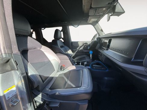 Used 2022 Ford Bronco Black Diamond image 15
