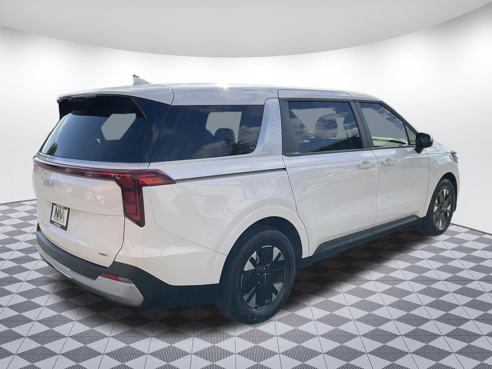 Used 2026 Kia Carnival LXS FWD image 3