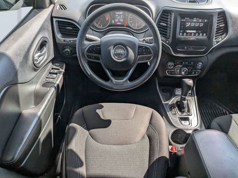 Used 2019 Jeep Cherokee Latitude w/ Popular Appearance Group FWD image 14