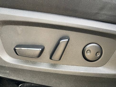 Used 2024 Nissan Pathfinder SV image 13