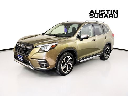 Used 2022 Subaru Forester Touring image 3