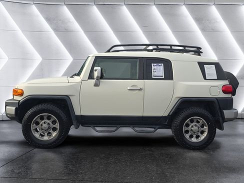 Used 2011 Toyota FJ Cruiser Base image 2