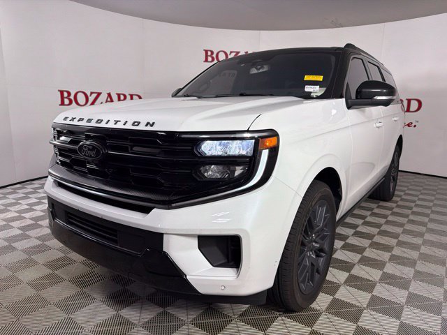 Used 2025 Ford Expedition Platinum w/ Stealth Performance Package AWD/4WD image 5
