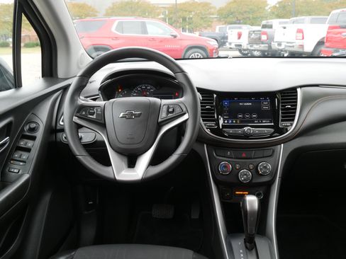 Certified 2022 Chevrolet Trax LT w/ Midnight Edition image 20