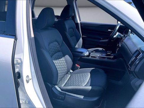 Certified 2022 Nissan Pathfinder SV FWD image 29