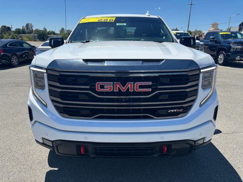 Used 2023 GMC Sierra 1500 AT4 image 2