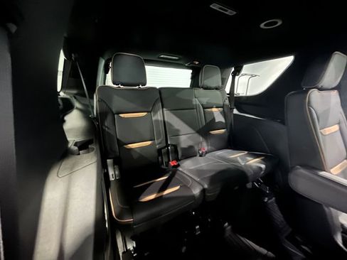 Used 2024 GMC Yukon AT4 w/ Technology Package AWD/4WD image 15