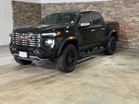 Used 2023 GMC Canyon Denali w/ Denali Black Edition image 5