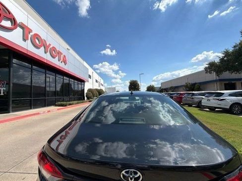 Used 2022 Toyota Corolla LE FWD image 5