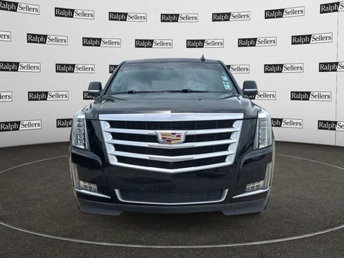 Used 2018 Cadillac Escalade Luxury AWD/4WD image 8